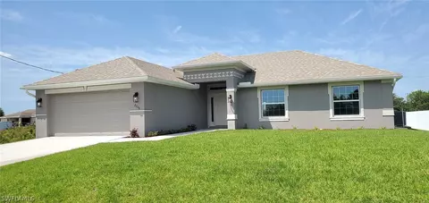 2706 58th St W, Lehigh Acres, FL 33971