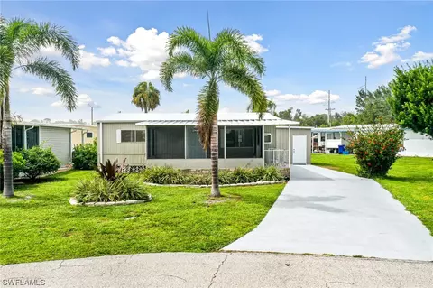 521 Pine Tree Ct, North Fort Myers, FL 33917