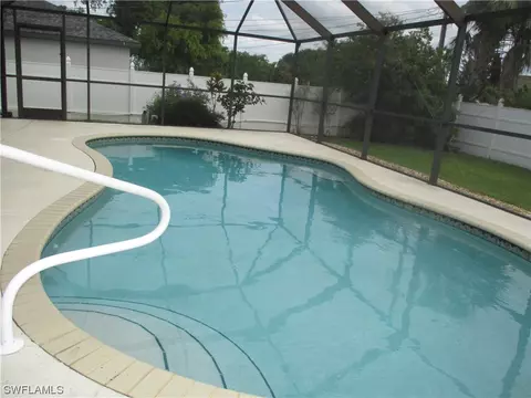 1404 NE 1st St, Cape Coral, FL 33909