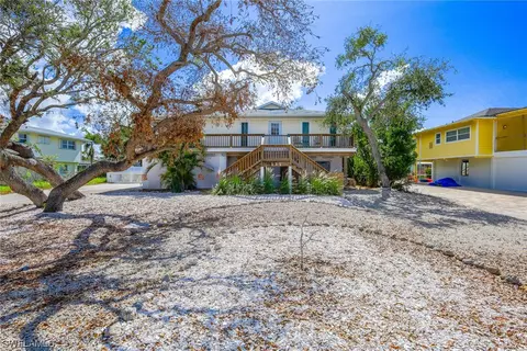 132 Bay Mar Dr, Fort Myers Beach, FL 33931