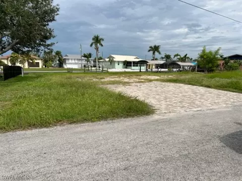 3648 Clipper Ln, Saint James City, FL 33956