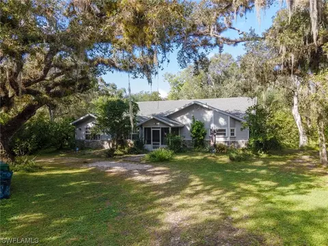 140 S Davis St, Labelle, FL 33935 photo 2
