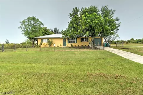 3076 E Briarwood Cir, Labelle, FL 33935