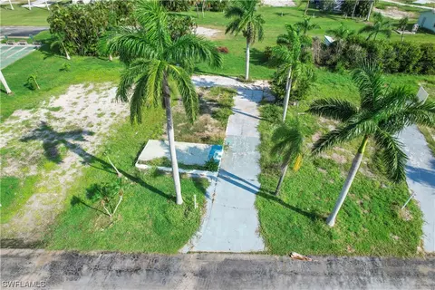 2 Birch Blvd, Fort Myers, FL 33908