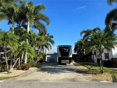 10353 Nightwood Dr, Fort Myers, FL 33905