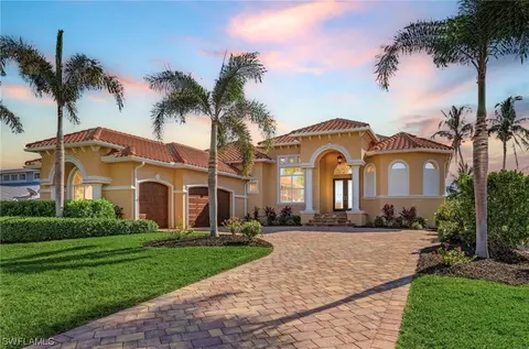 1036 Dolphin Dr, Cape Coral, FL 33904