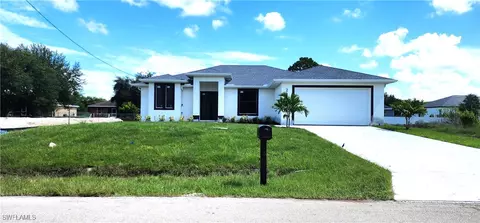 2612 52nd St SW, Lehigh Acres, FL 33976
