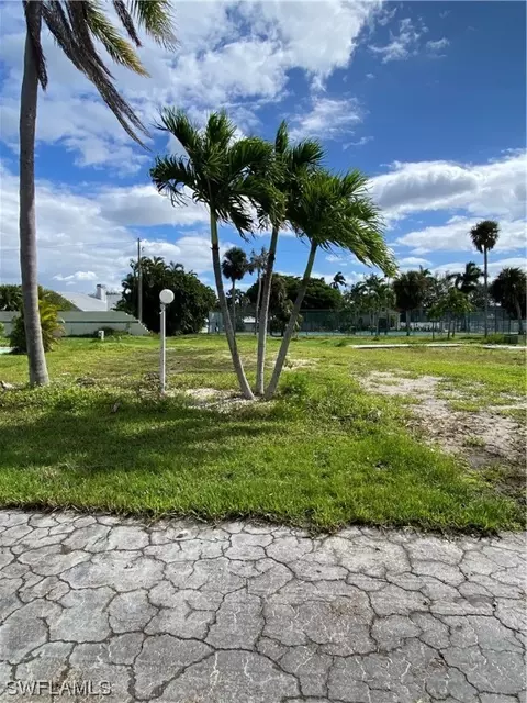 63 Poplar Pl, Fort Myers, FL 33908