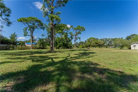 7850 Breeze Dr, North Fort Myers, FL 33917