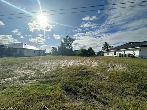 634 SE 8th Pl, Cape Coral, FL 33990