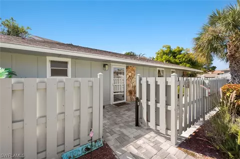 4262 Island Cir #1, Fort Myers, FL 33919