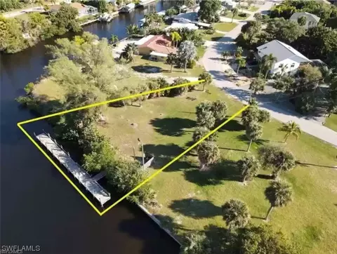 3542 Sea Holly Ln, Saint James City, FL 33956