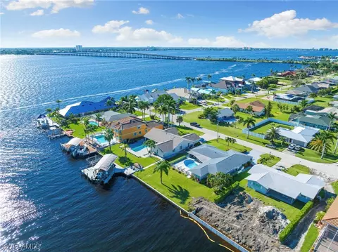 2013 SE 44th St, Cape Coral, FL 33904