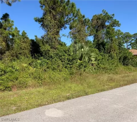 363 Glenridge Dr, Lehigh Acres, FL 33974