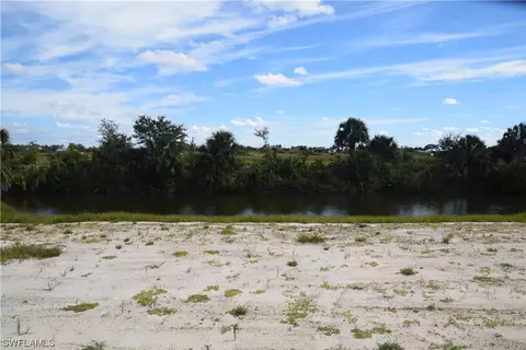 2205 NE 10th Pl, Cape Coral, FL 33909