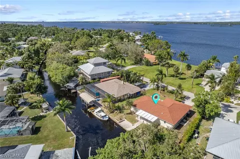 4554 E Riverside Dr, Fort Myers, FL 33905