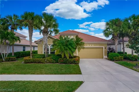 8181 Valiant Dr, Naples, FL 34104