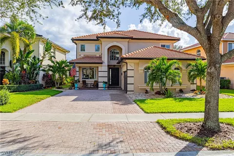 1649 Birdie Dr, Naples, FL 34120