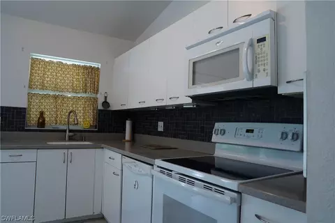 737 Grove Dr, Naples, FL 34120 photo 7