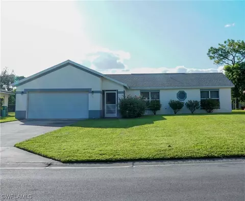 737 Grove Dr, Naples, FL 34120