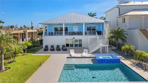 757 San Carlos Dr, Fort Myers Beach, FL 33931