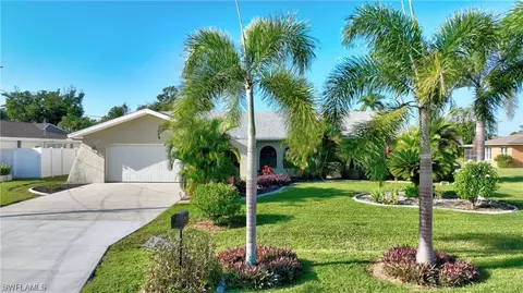 3906 SE 9th Ct, Cape Coral, FL 33904