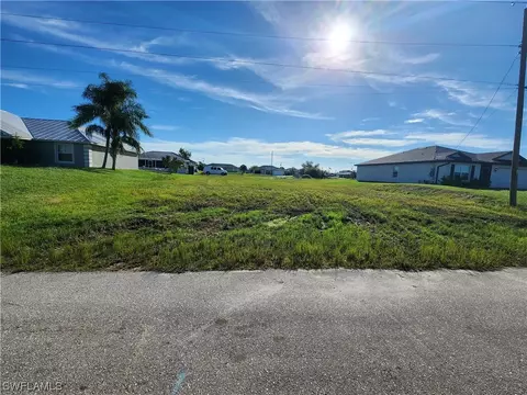 2121 NE 4th Ave, Cape Coral, FL 33909