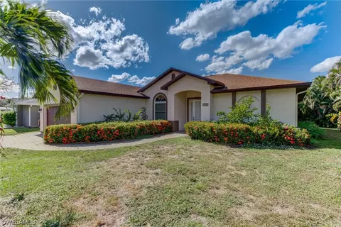 19640 Oak Forest Dr, Fort Myers, FL 33967