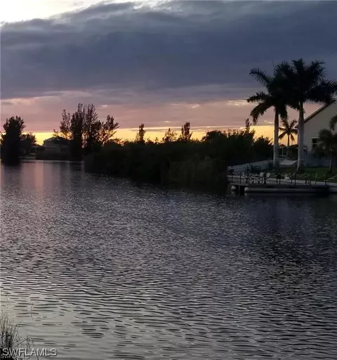 405 NE 17th Ter, Cape Coral, FL 33909