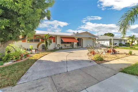 4625 Forest Glen Dr, North Fort Myers, FL 33903