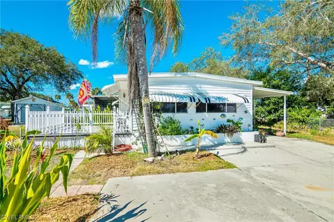 27328 Valois Dr, Bonita Springs, FL 34135