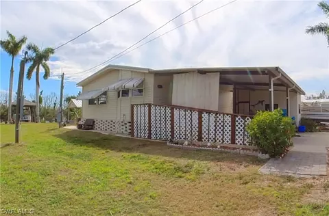 5273 Flamingo Dr, Saint James City, FL 33956