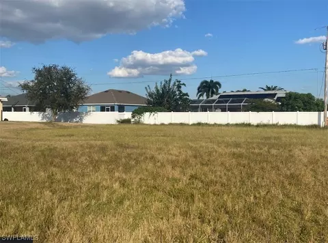923 NW 7th Pl, Cape Coral, FL 33993