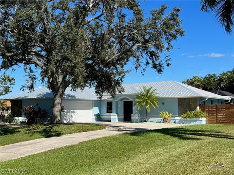 5749 Inverness Cir, North Fort Myers, FL 33903