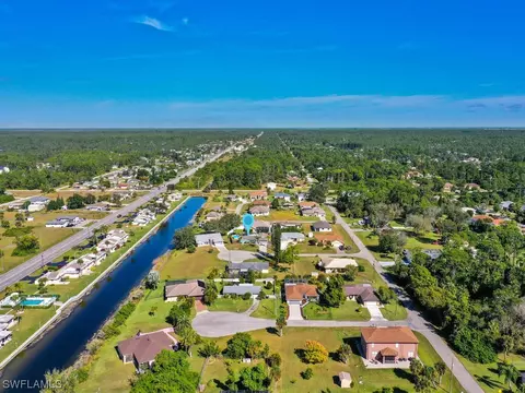 2405 Bay Plz, Lehigh Acres, FL 33936