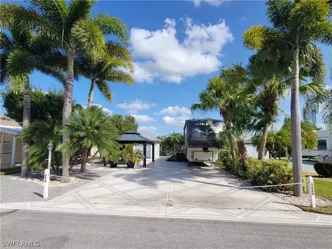 5649 Brightwood Dr, Fort Myers, FL 33905