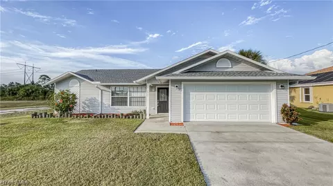 2037 NE 28th St, Cape Coral, FL 33909