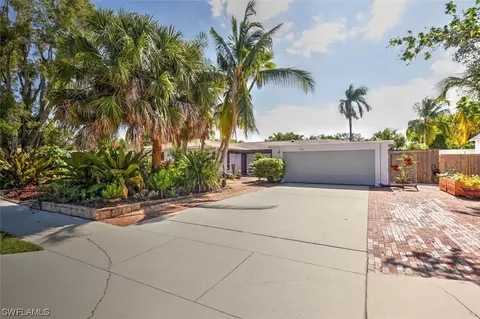 1224 Burtwood Dr, Fort Myers, FL 33901