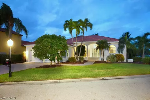 8567 S Lake Cir, Fort Myers, FL 33908