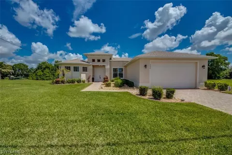 525 SE 7th St, Cape Coral, FL 33990