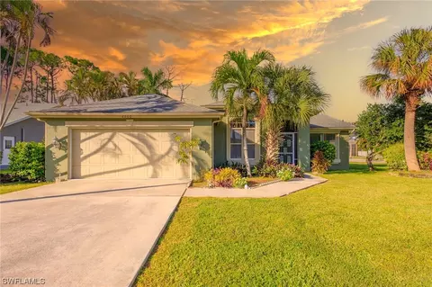 2600 Elva Pl, Lehigh Acres, FL 33971