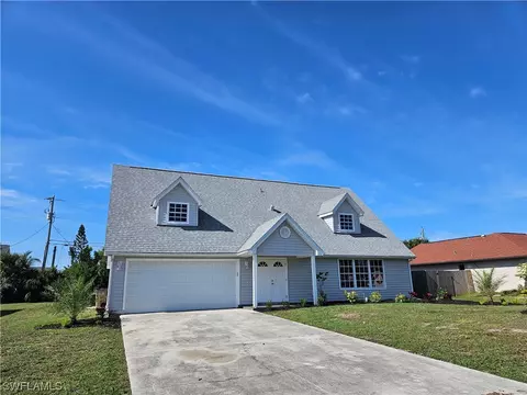 2208 SW Santa Barbara Pl, Cape Coral, FL 33991