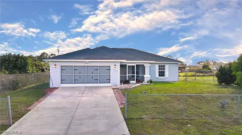 2705 33rd St SW, Lehigh Acres, FL 33976