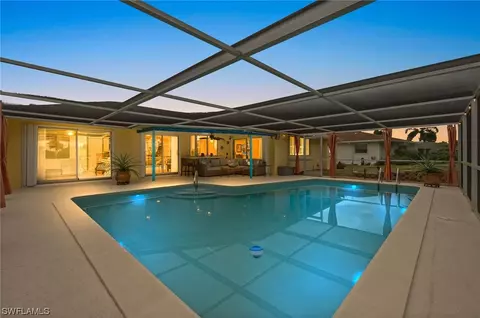 396 Bay Meadows Dr, Naples, FL 34113