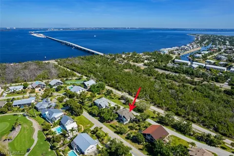 998 Greenwood Ct N, Sanibel, FL 33957