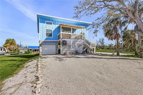 2740 Olive St, Saint James City, FL 33956