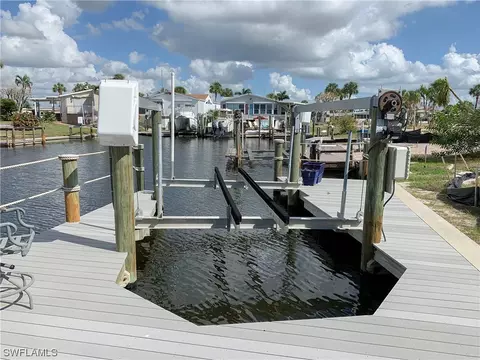 11300 Dogwood Ln, Fort Myers Beach, FL 33931