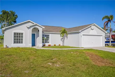 1527 Crestwood Cir W, Lehigh Acres, FL 33936