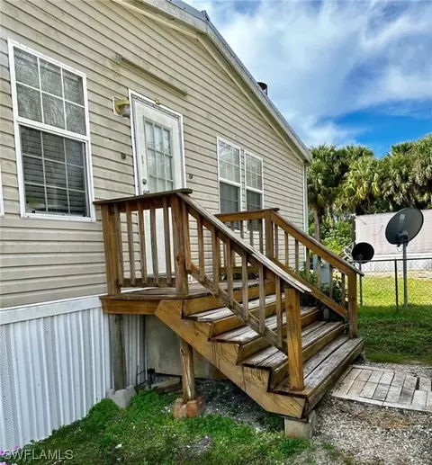 1209 Click Dr, Moore Haven, FL 33471 photo 2