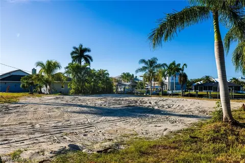 6233 Plumosa Ave, Fort Myers, FL 33908